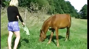 Палец порно на български дразнещ крак модел езда петел каварка след крака