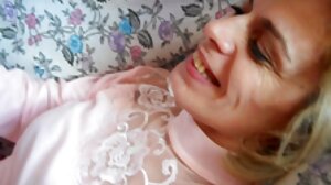 MYLF - Гореща порно на български самотна милфа позволява на младо момиченце да я кремави