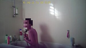Slex запълва български порно клипчета секси космата си дупка с гигантски член